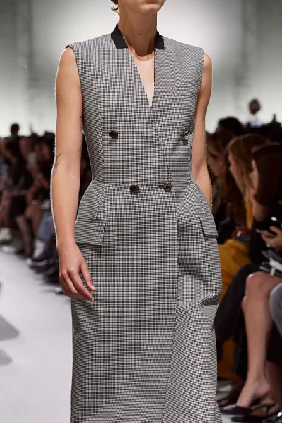 Look 30